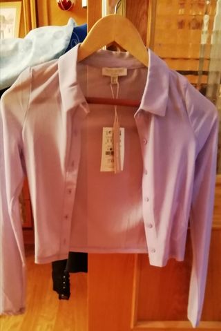 Camiseta tul lila con botones