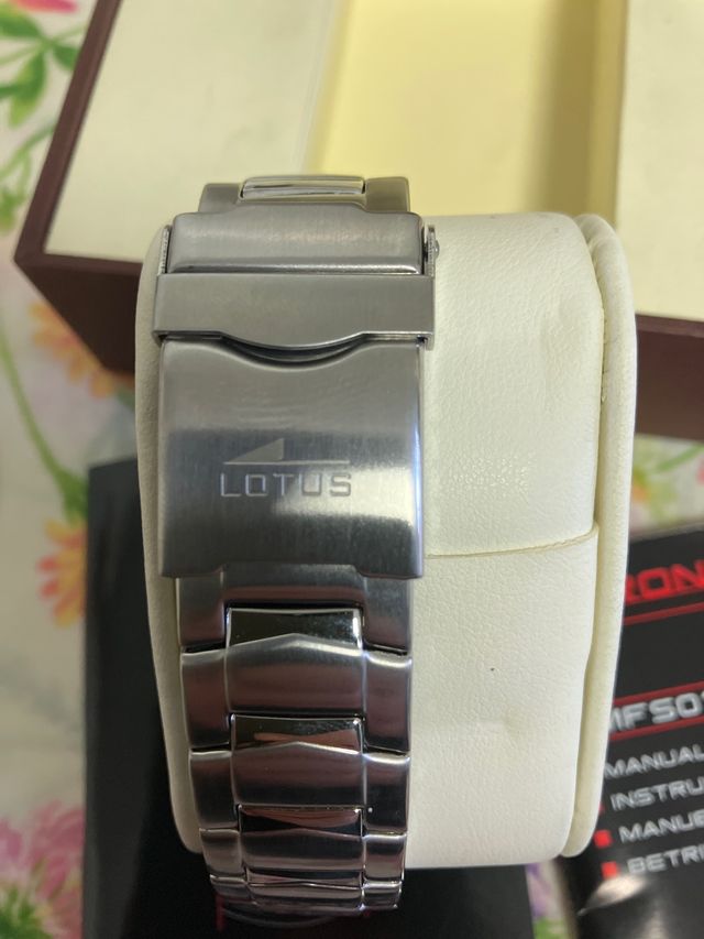 Lotus cronograph mfs01 a estrenar
