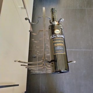 Botellero de forja