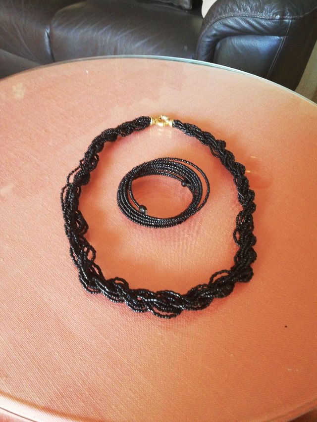 collar y pulsera de coral negro