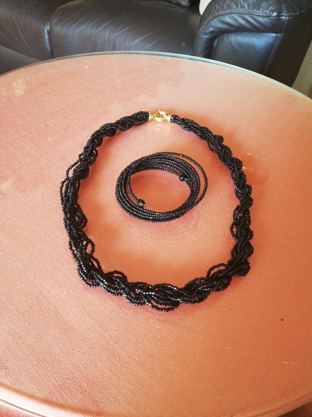 collar y pulsera de coral negro