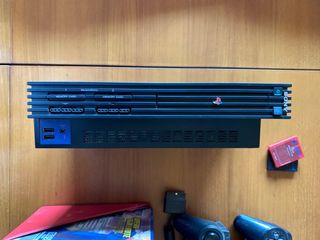 PlayStation 2 con 12 videogiochi e 2 joystick