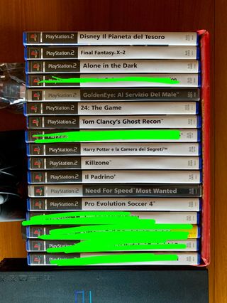 PlayStation 2 con 12 videogiochi e 2 joystick