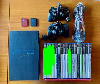 PlayStation 2 con 12 videogiochi e 2 joystick