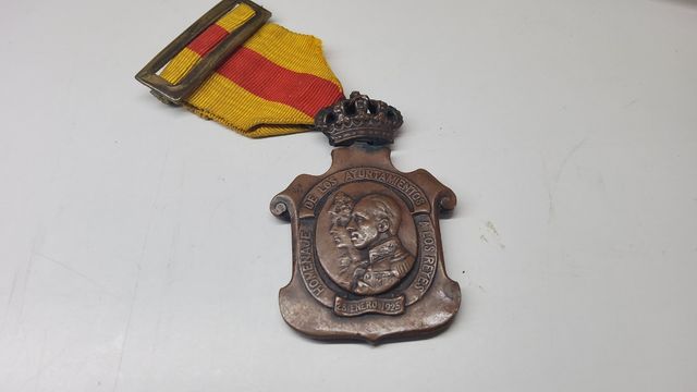 Medalla Homenaje Ayuntamientos a Alfonso XIII.