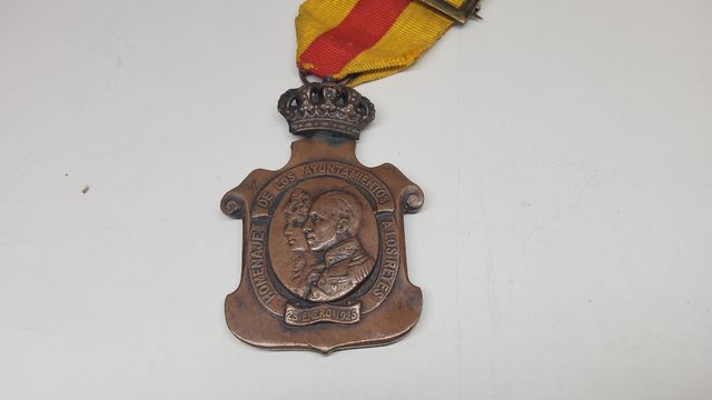 Medalla Homenaje Ayuntamientos a Alfonso XIII.