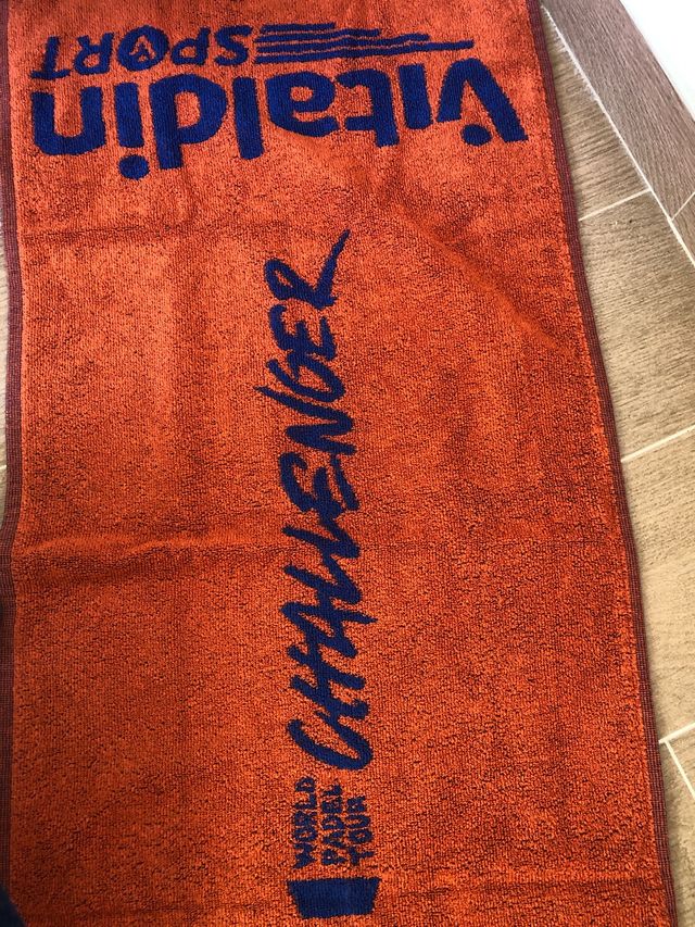 Toalla oficial world padel tour challenger