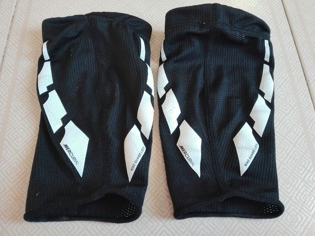 Espinilleras Nike. Talla S