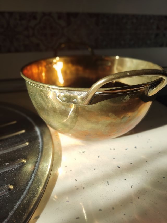 Cuenco antiguo de bronce