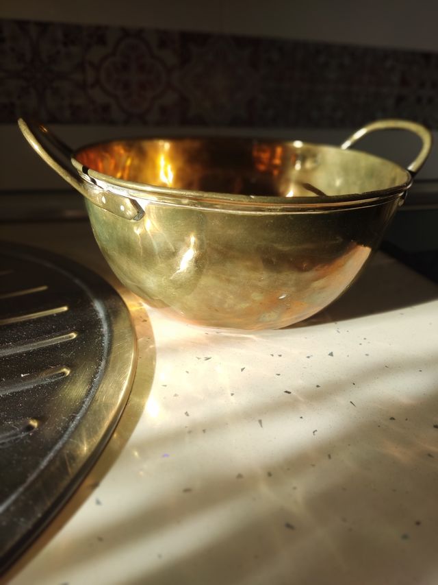 Cuenco antiguo de bronce