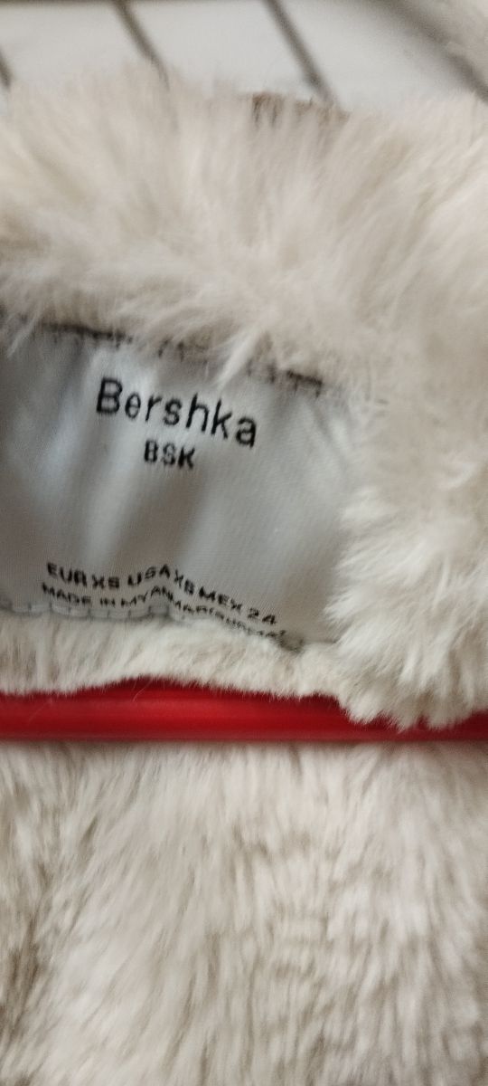 Abrigo con capucha de pelo