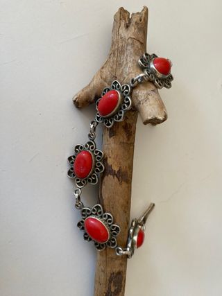 Pulsera en plata y piedras de jaspe rojo. 