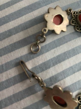 Pulsera en plata y piedras de jaspe rojo. 
