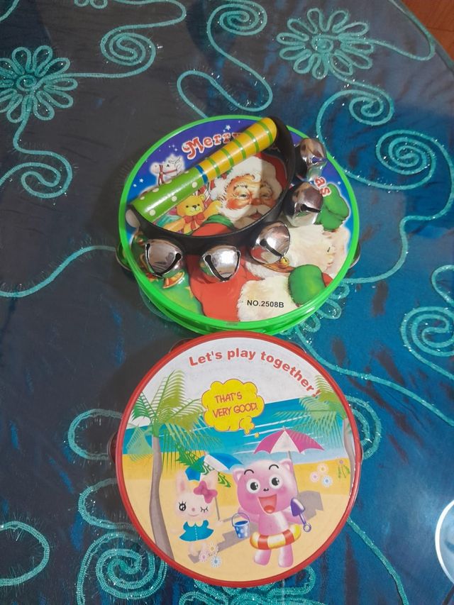 PANDERETAS Y CORONA DE CASCABELES.