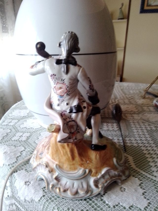 Figura de porcelana de musico