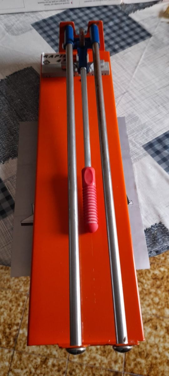 Máquina de cortar azulejos