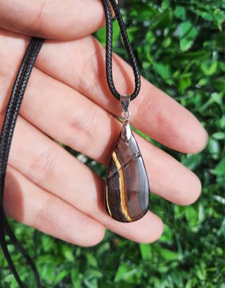 Colgante de Ojo de Hierro y Plata de Ley.