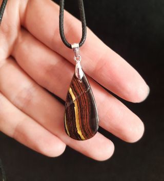 Colgante de Ojo de Hierro y Plata de Ley.