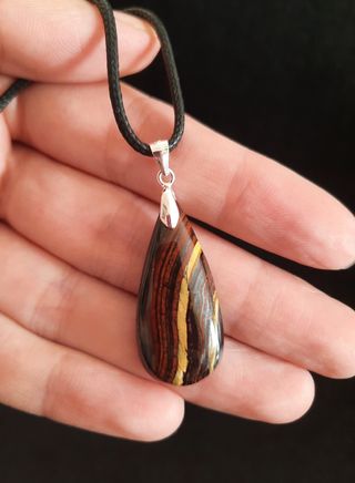 Colgante de Ojo de Hierro y Plata de Ley.