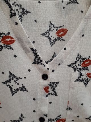 Blusa blanca T. 42 con estrellas y besos