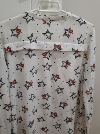 Blusa blanca T. 42 con estrellas y besos