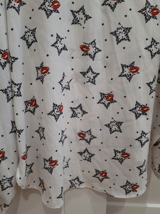 Blusa blanca T. 42 con estrellas y besos