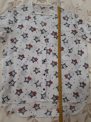 Blusa blanca T. 42 con estrellas y besos