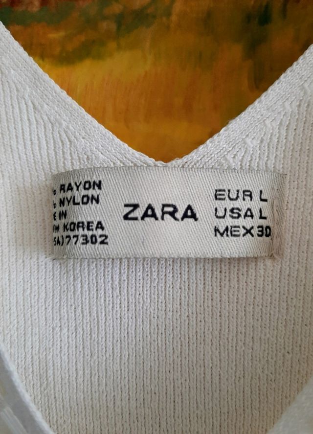 Top,  con pedrería. Zara.