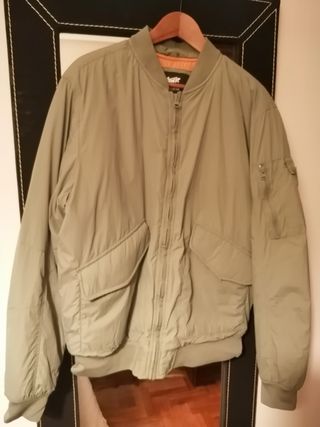 Cazadora tipo bomber talla XL caqui, forrada. 