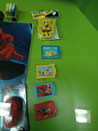 Lote de super héroes-dibujos Spiderman,Bob esponja