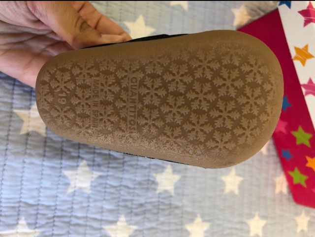 Zapatillas bebé Guantitos talla 19