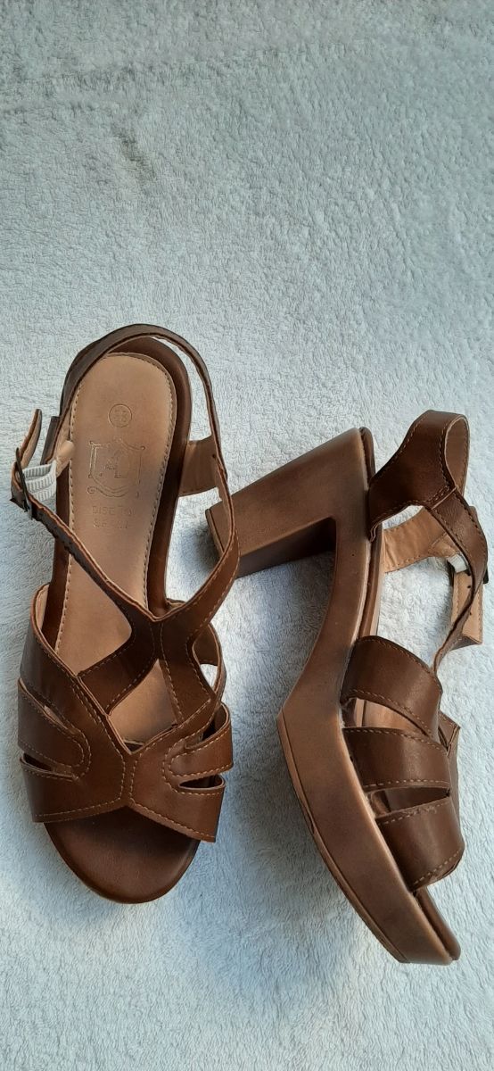 Sandalias N° 38 - Anchas y MUY CÓMODAS