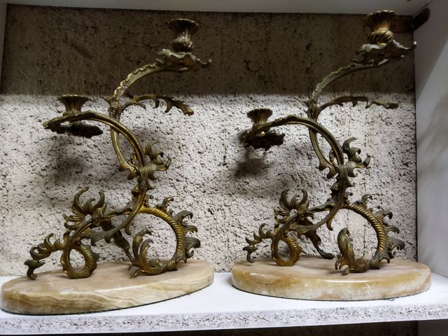 antiguo lo reloj y.candelabros de bronce