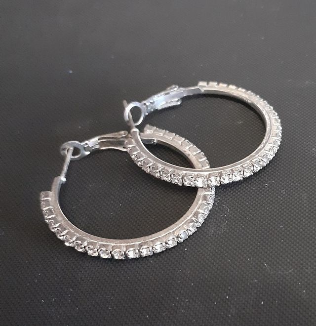 orecchini brillantinati a cerchio in acciaio nuovi