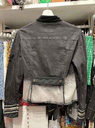 Cazadora tejana Desigual negra y gris