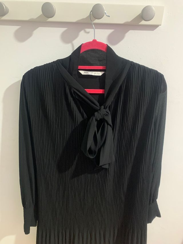 Vestido negro Zara