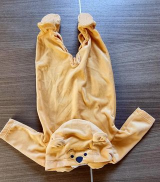 Buzo mostaza de winnie de pooh