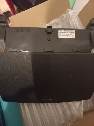 Como nueva pantalla mercedes w204