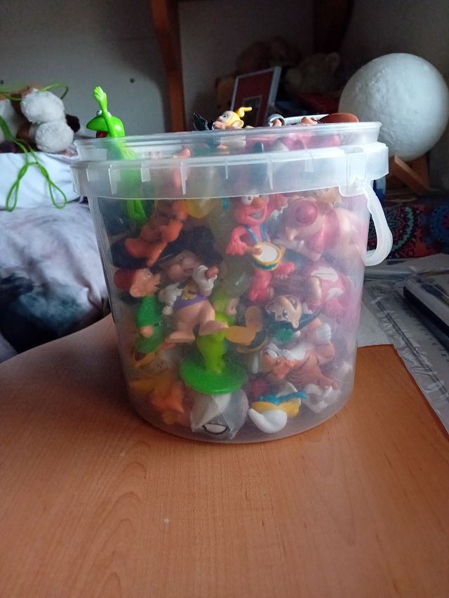 Bote de figuras Disney y animalitos varios juguete
