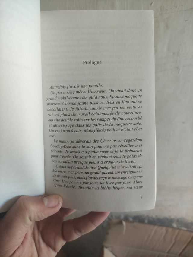 Juste derrière moi