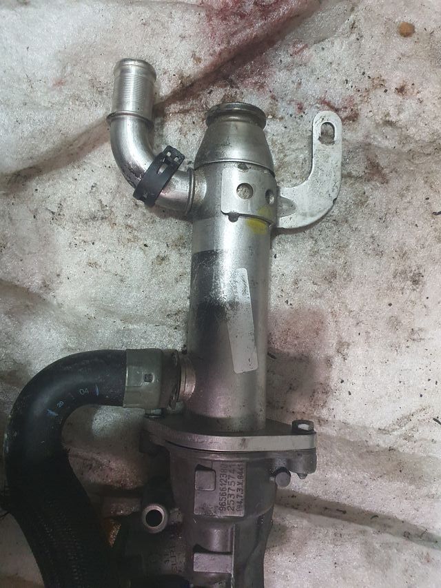 ENFRIADOR GASES VALVULA EGR PEUGEOT 407 6D 2007 de segunda mano por 80 EUR en Torrejón de Ardoz