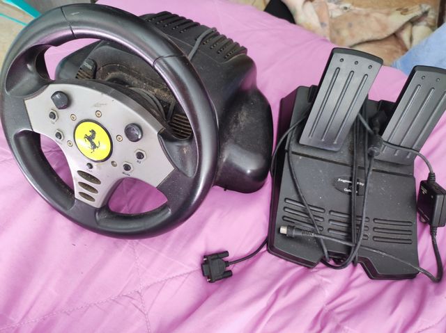 Volante y pedales oficial de Ferrari ps2