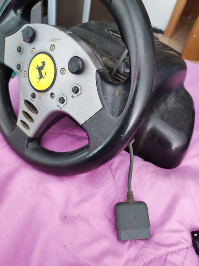 Volante y pedales oficial de Ferrari ps2