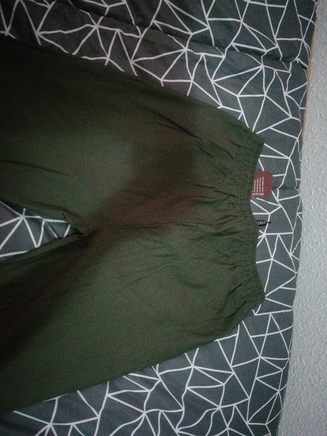 pantalon talla L/XL verde pelo por dentro NUEVO