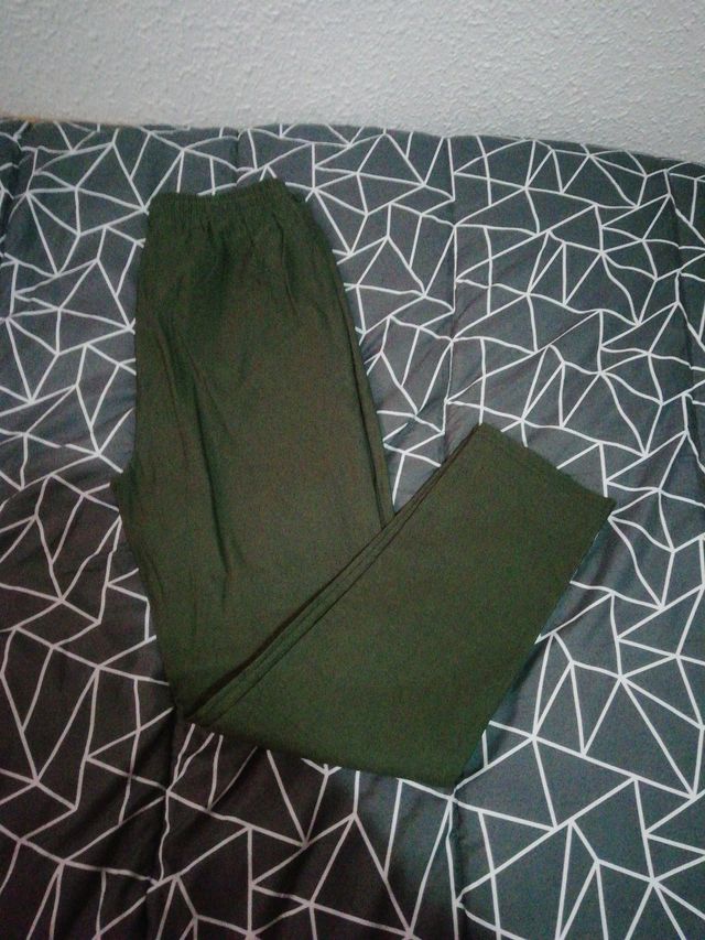 pantalon talla L/XL verde pelo por dentro NUEVO