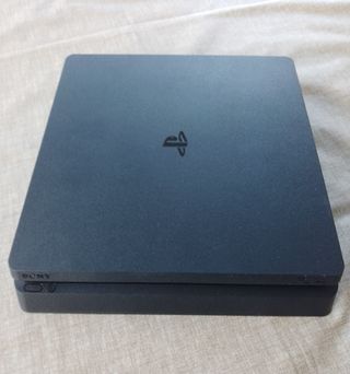 PS4 HDR 1TB Jet Black 2 mandos. Juego incluido