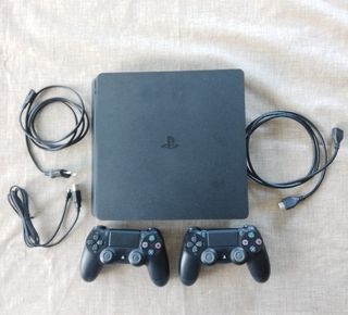 PS4 HDR 1TB Jet Black 2 mandos. Juego incluido