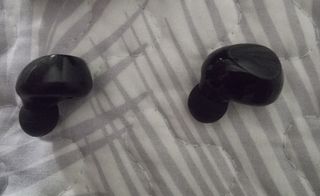 Auriculares Bluetooth con caja de carga y cable