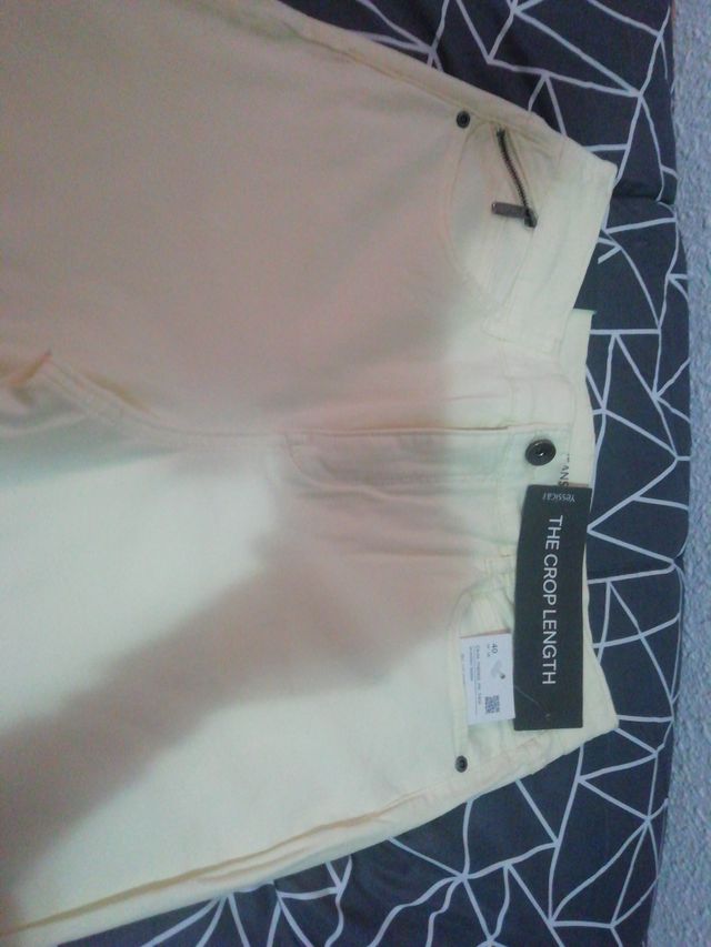 pantalon talla 40 amarillo NUEVO CON ETIQUETA