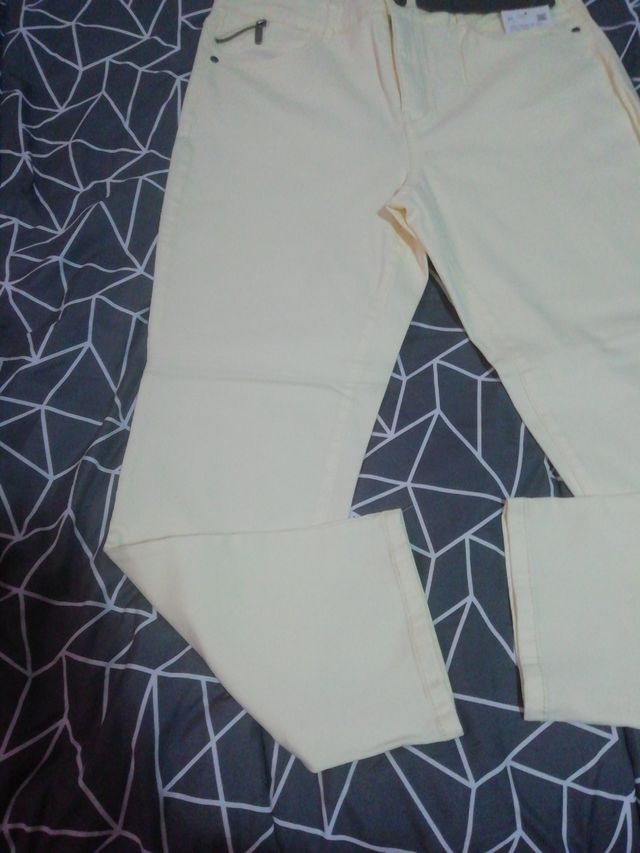 pantalon talla 40 amarillo NUEVO CON ETIQUETA